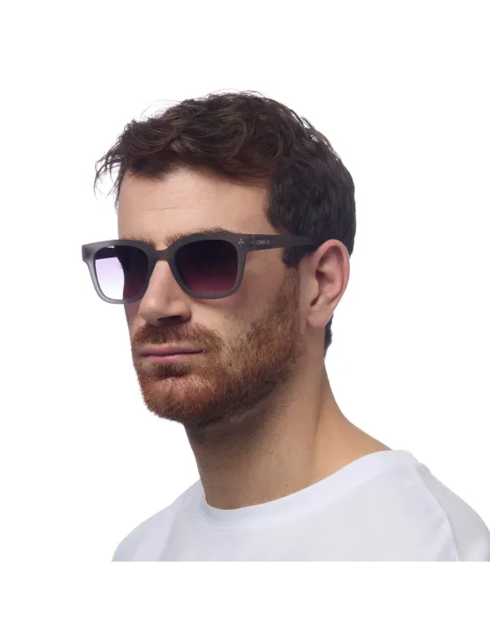 Gafas de Sol Okkia Giovanni Gris | Montura Cuadrada Soft Touch UV 400 | Maldita