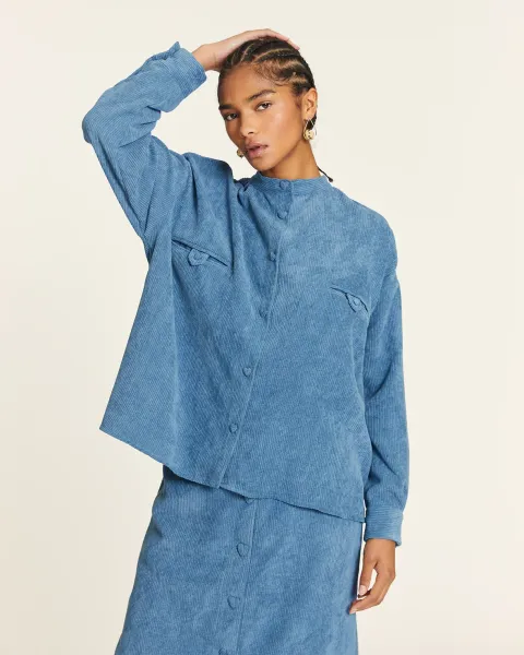 Camisa pana azul cuello mao con bolsillos · PepaLoves