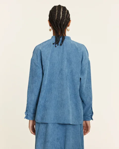 Camisa pana azul cuello mao con bolsillos · PepaLoves