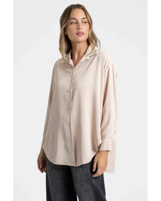 Camisa Fluida Beige · Tejido suave y corte amplio · Maldita Shop