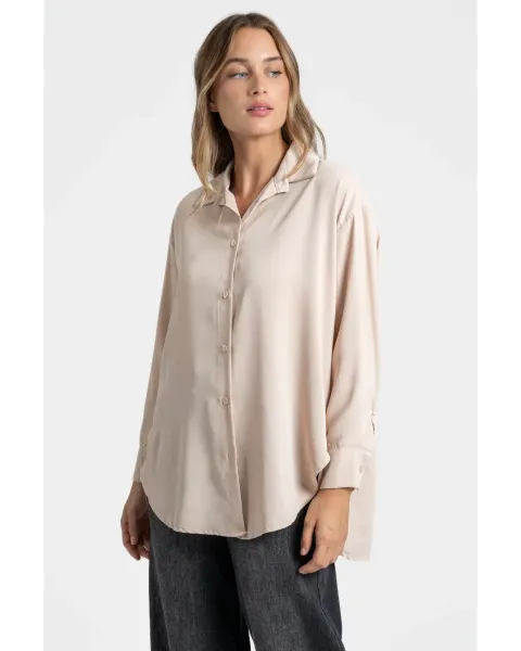 Camisa Fluida Beige · Tejido suave y corte amplio · Maldita Shop