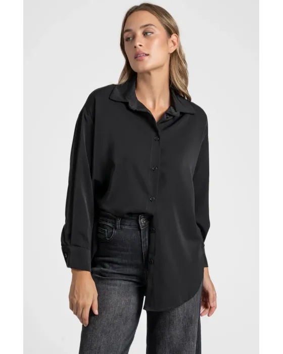 Camisa Fluida Negra · Tejido suave y diseño amplio · Maldita Shop