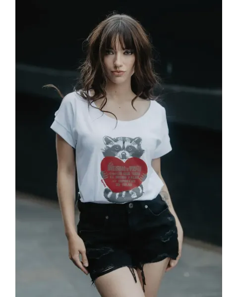 Camiseta Mapache Corazón · Animosa · Colección Amigas