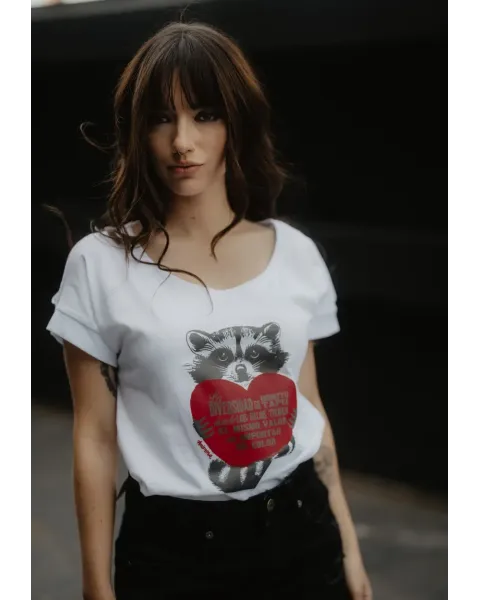 Camiseta Mapache Corazón · Animosa · Colección Amigas