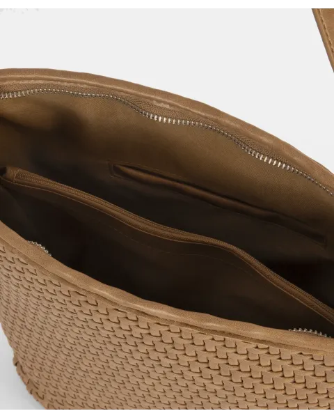 El bolso que puede con todo (y con estilo). 🐚✨
