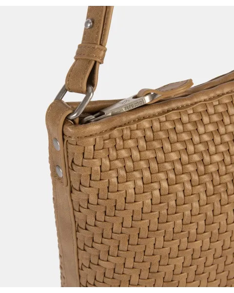 El bolso que puede con todo (y con estilo). 🐚✨