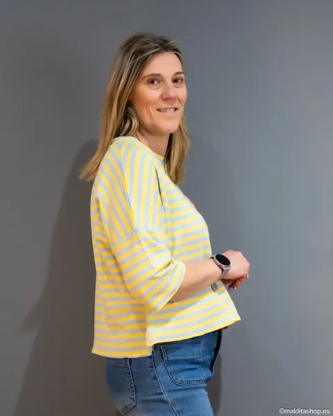 Camiseta Rayas Amarillo y Azul Claro Esenciales Maldita | Talla Única