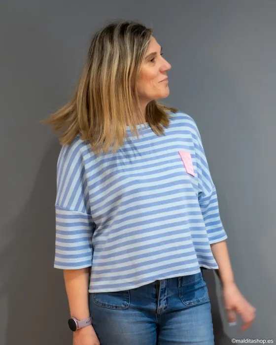 Camiseta Rayas Azul Claro y Oscuro Esenciales Maldita | Talla Única