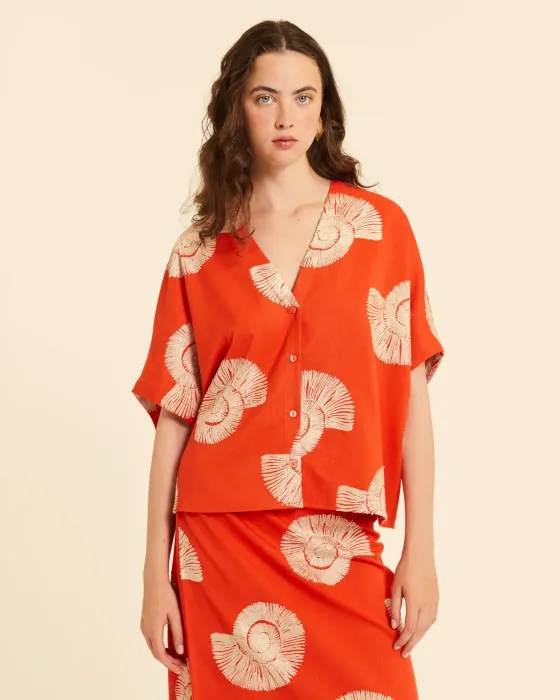 Top Kimono Pepaloves Coral | Bordado Caracolas Marinas | Maldita