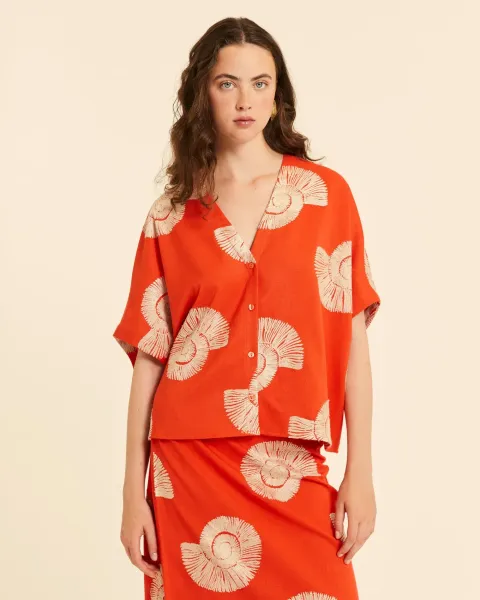 Top Kimono Pepaloves Coral | Bordado Caracolas Marinas | Maldita
