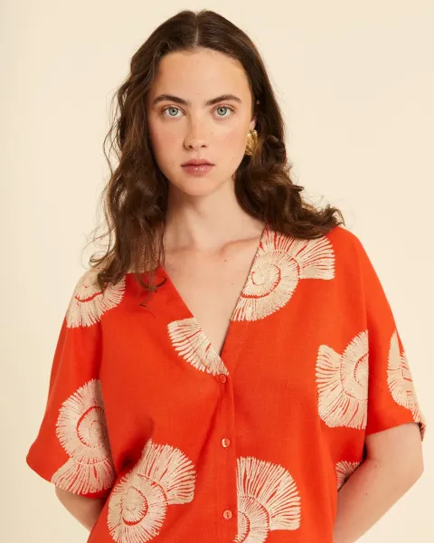 Top Kimono Pepaloves Coral | Bordado Caracolas Marinas | Maldita