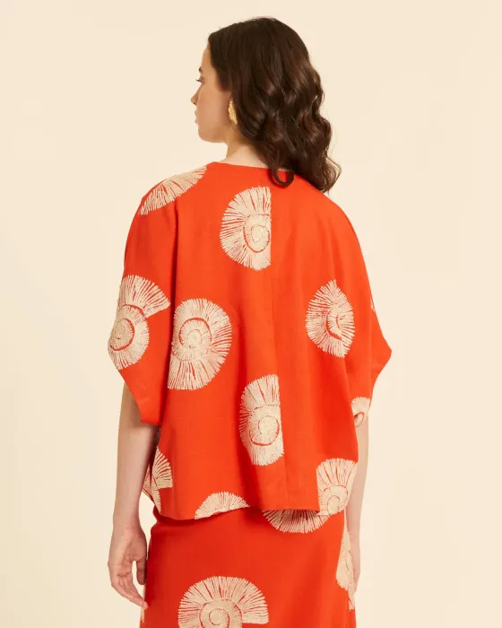 Top Kimono Pepaloves Coral | Bordado Caracolas Marinas | Maldita