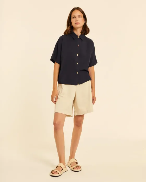Camisa Manga Corta Pepaloves Negra | Estilo Minimalista | Maldita 2