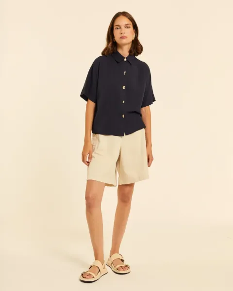 Camisa Manga Corta Pepaloves Negra | Estilo Minimalista | Maldita