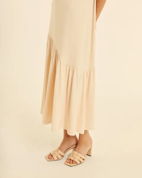 Vestido Maxi Pepaloves Crema | Volante Asimétrico | Maldita