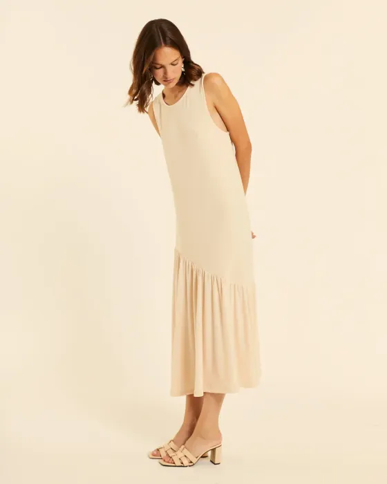 Vestido Maxi Pepaloves Crema | Volante Asimétrico | Maldita