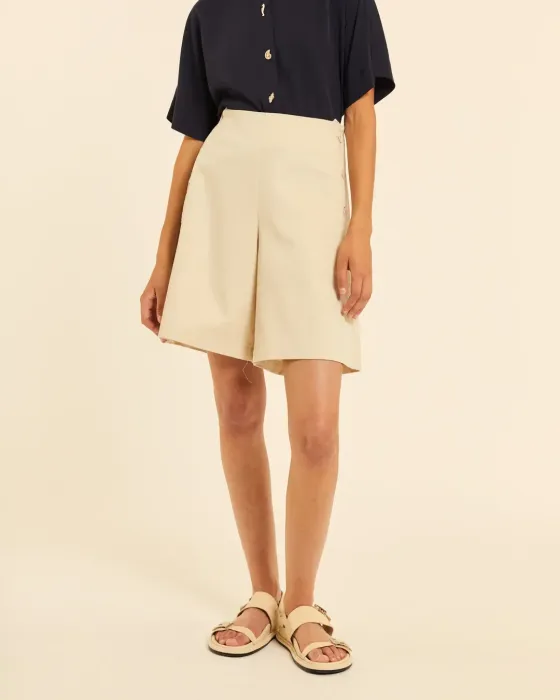 Bermudas con Botones Pepaloves Crema | Moda Sostenible | Maldita