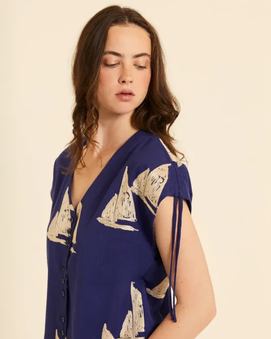 Blusa Pepaloves Azul Marino | Bordado Barcos de Vela | Maldita 2