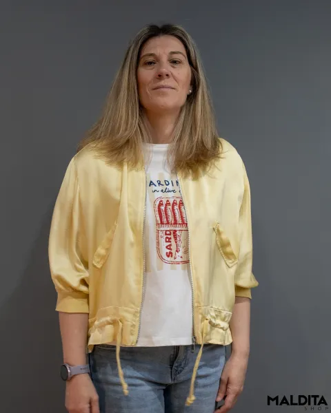 Casaco Bomber Acetinado Amarelo Suave com Bolsos | Maldita