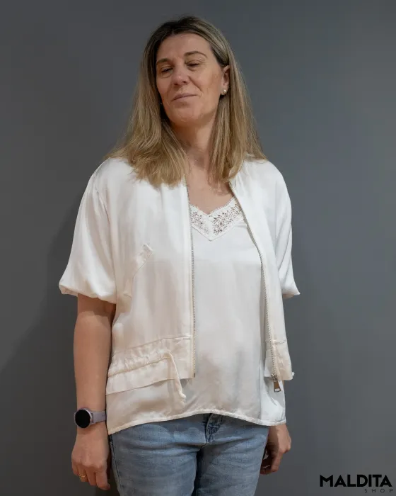 Casaco Bomber Acetinado Cor Cru com Bolsos | Maldita