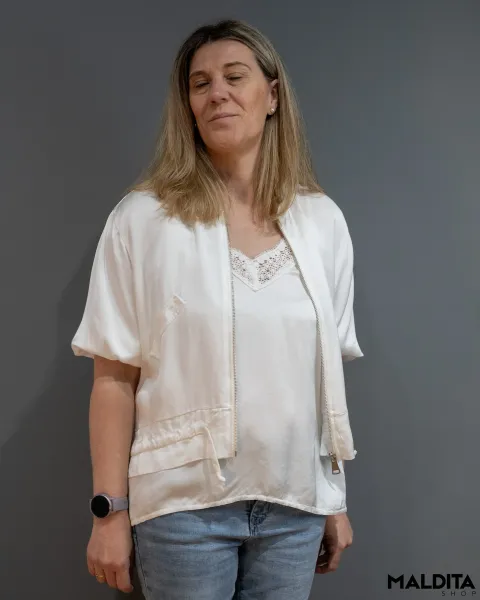 Casaco Bomber Acetinado Cor Cru com Bolsos | Maldita