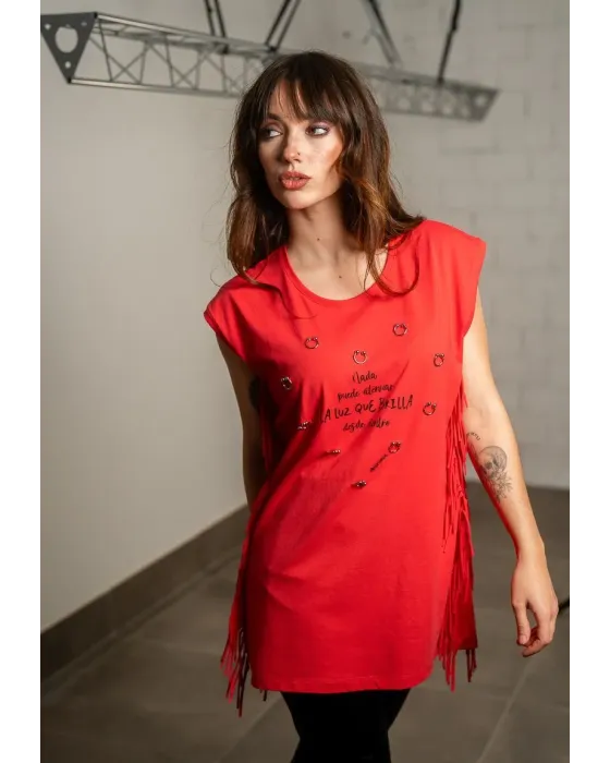 Camiseta Roja de Algodón con Flecos Luz Interior Animosa | Maldita