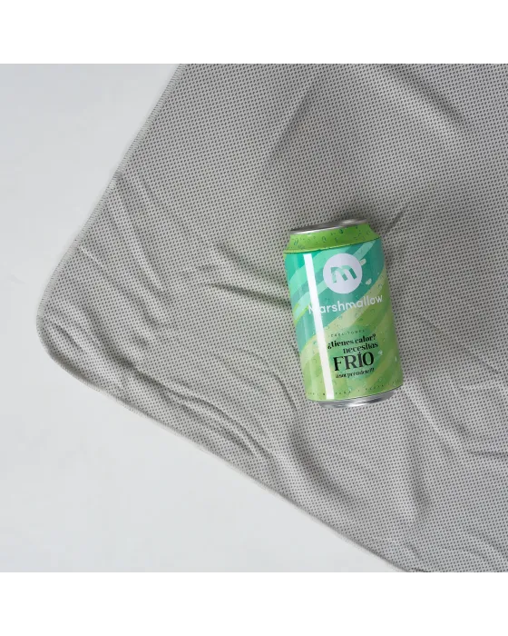 Toalha Refrigerante com Lata Cool Towel MarshMallow | Maldita
