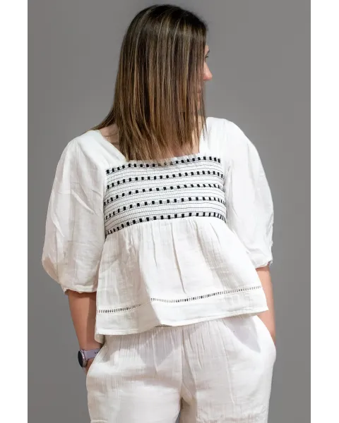 Blusa de Manga Curta Branca Bordada Boho Benome | Maldita