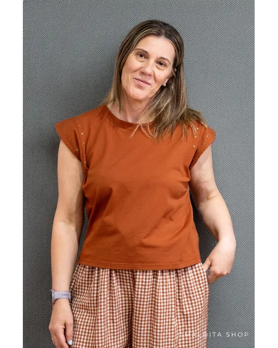 Camiseta de Algodón con Tachas Color Teja | Maldita