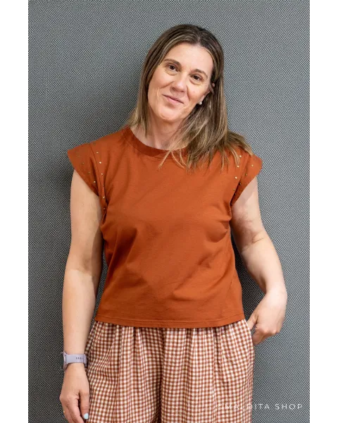 Camiseta de Algodón con Tachas Color Teja | Maldita