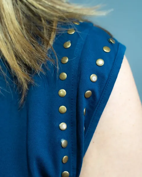 Camiseta Sin Mangas Azul Marino Tachas | Algodón Cómodo