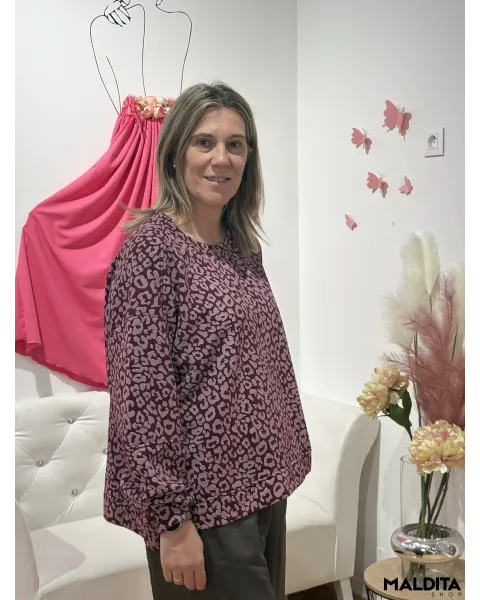 Sudadera Esenciales Animal Print Granate