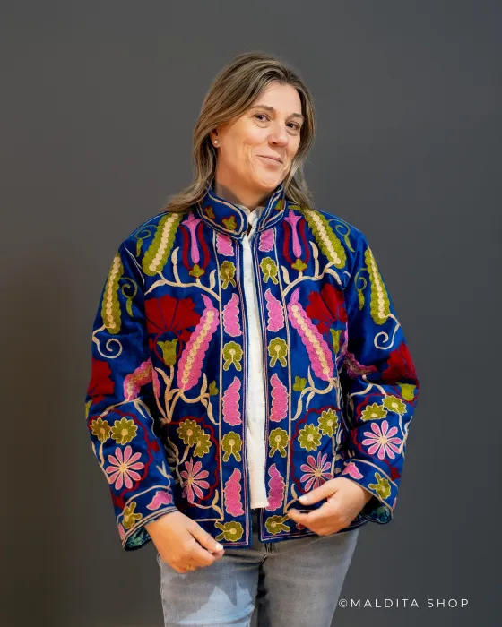 Chaqueta Suzani Bordada Azul Rosa | Esenciales