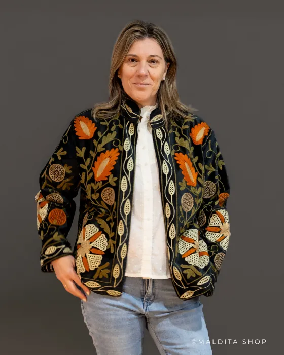 Chaqueta Suzani Bordada Negro Teja | Esenciales
