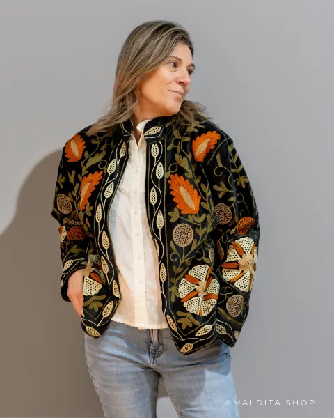 Chaqueta Suzani Bordada Negro Teja | Esenciales