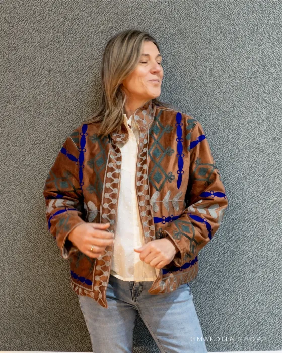 Chaqueta Suzani Bordada Marron Gris | Esenciales